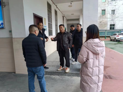 江西上饶市教育局领导莅临樟村中心小学检查安全工作活动